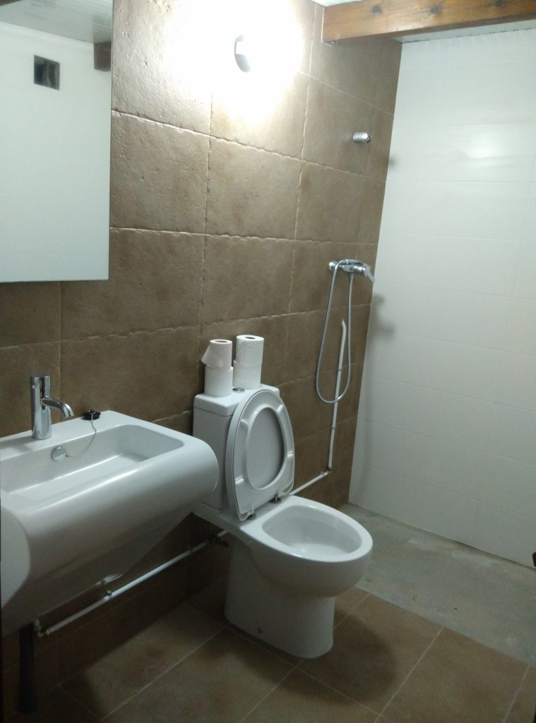 baño en la noche