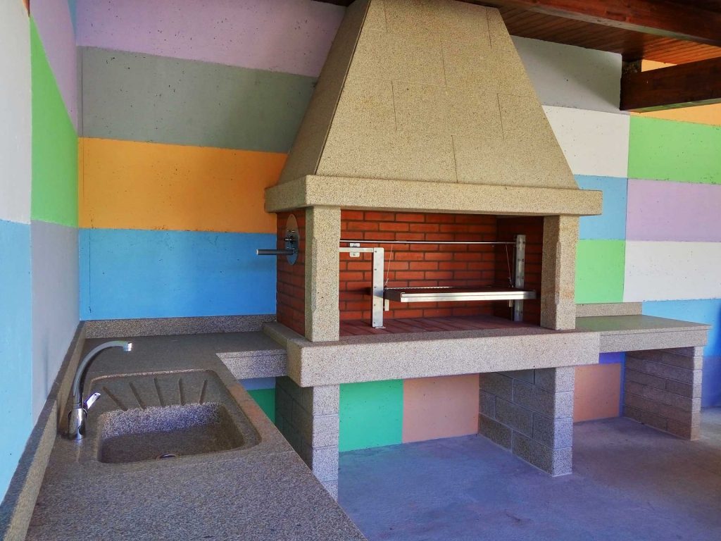fregadero y asador de la barbacoa