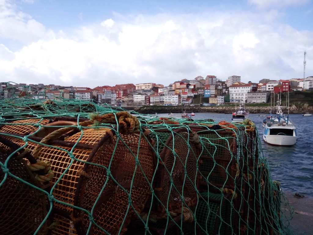 fotos nasas apiladas en el puerto de Fisterra