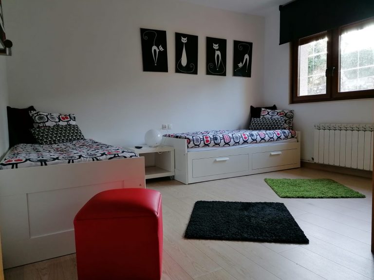 Habitación con dos camas nido en caSAnosa
