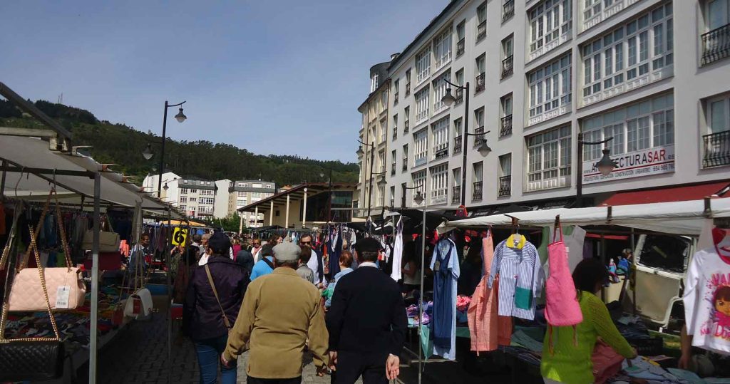 Mercadillo en la villa de Cee