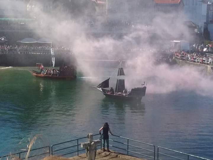Barco pirata en Fisterra