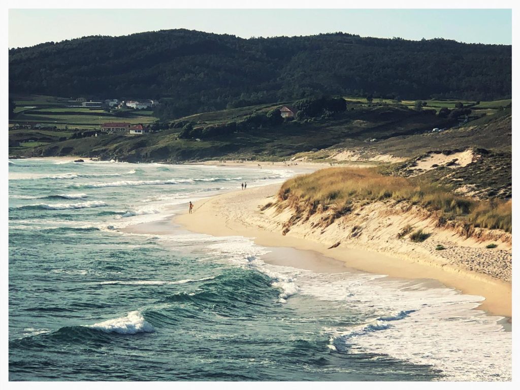 Playa de Nemiña con marea alta, Muxía