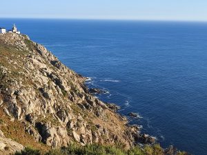 Acantilados a pie del Faro Fisterra