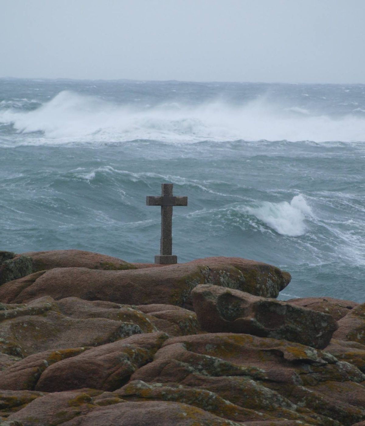 fotos de cruz frente al mar