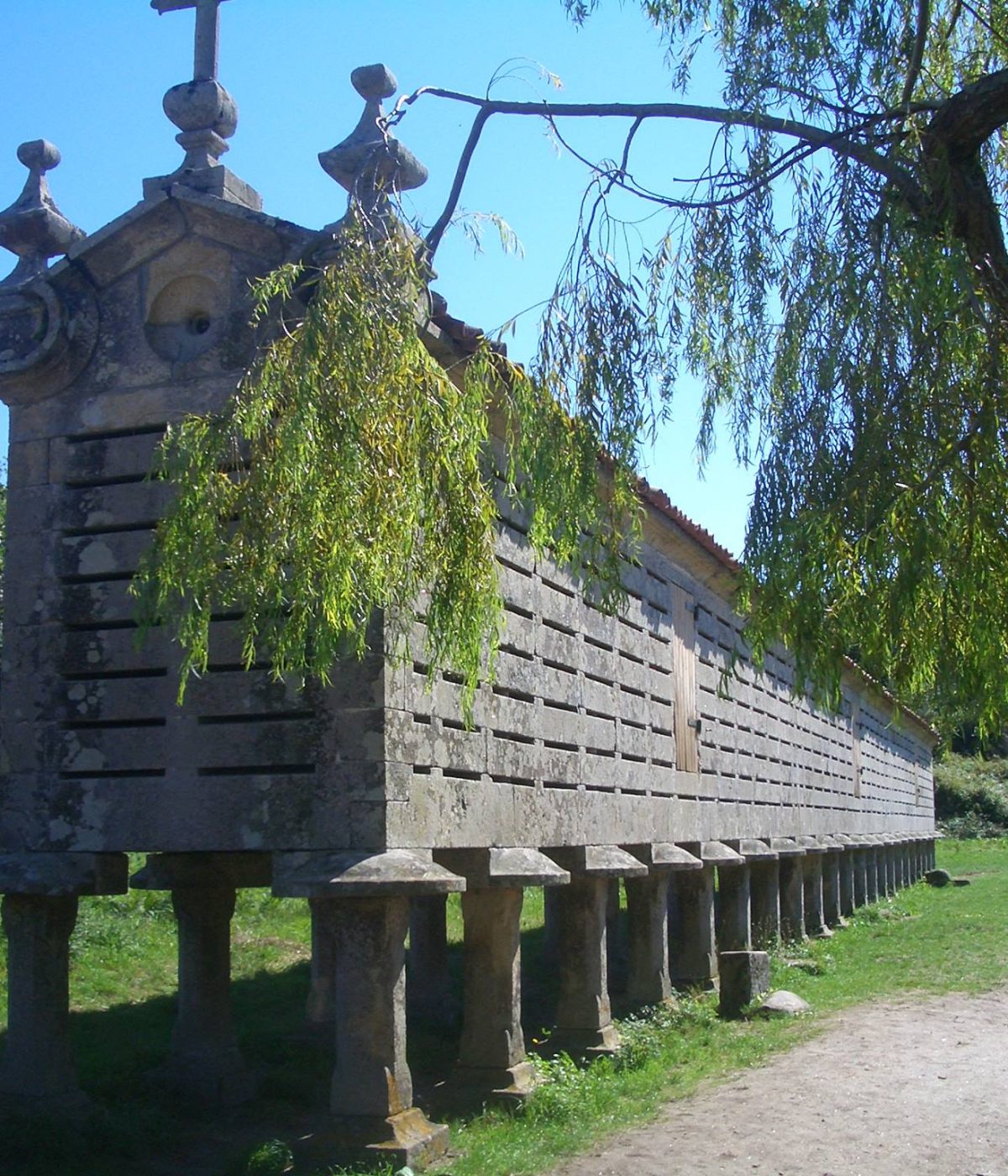 casanosa vista completa del horreo de carnota